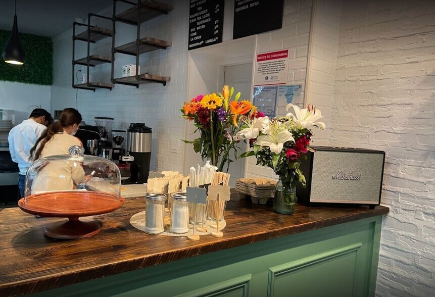 More Photos Of 1964 W Lawrence Ave, Chicago Storefront Retail Residential For Sale