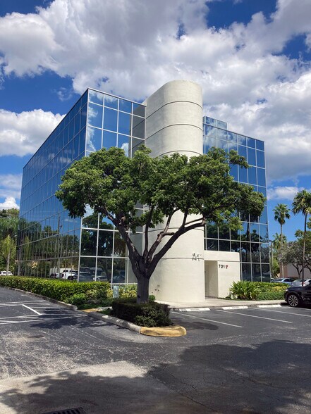 Primary Photo Of 701 E Commercial Blvd, Oakland Park Medical For Sale