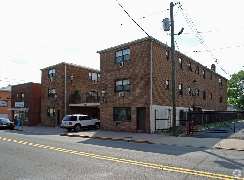Primary Photo Of 403 Anderson Ave, Fairview Apartments For Sale