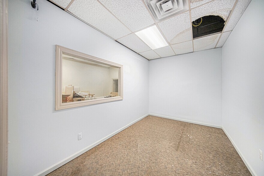 More Photos Of 35540 W Michigan Ave, Wayne Office For Sale