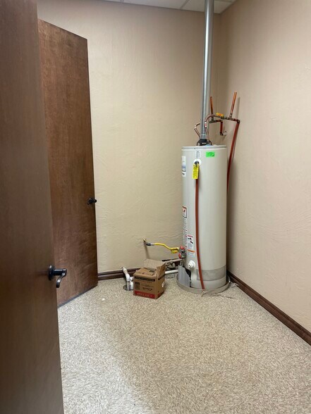 More Photos Of 908 SW 107th St, Oklahoma City Medical For Lease