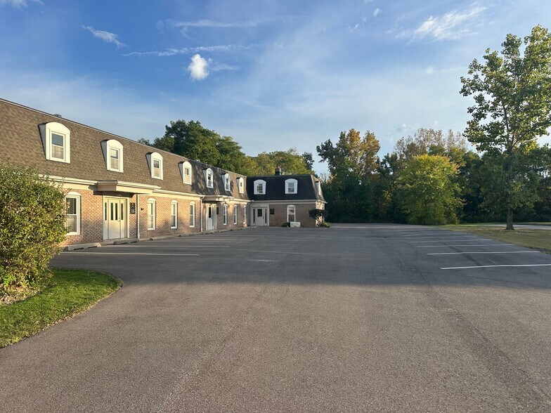 More Photos Of 8437 Mayfield Rd, Chesterland Office For Sale