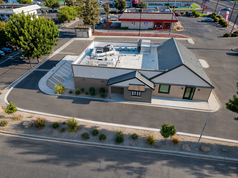 More Photos Of 6740 N Blackstone Ave, Fresno Freestanding For Sale