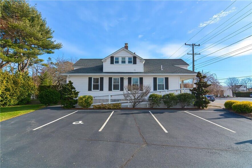 More Photos Of 468 Warren Ave, East Providence Medical For Sale