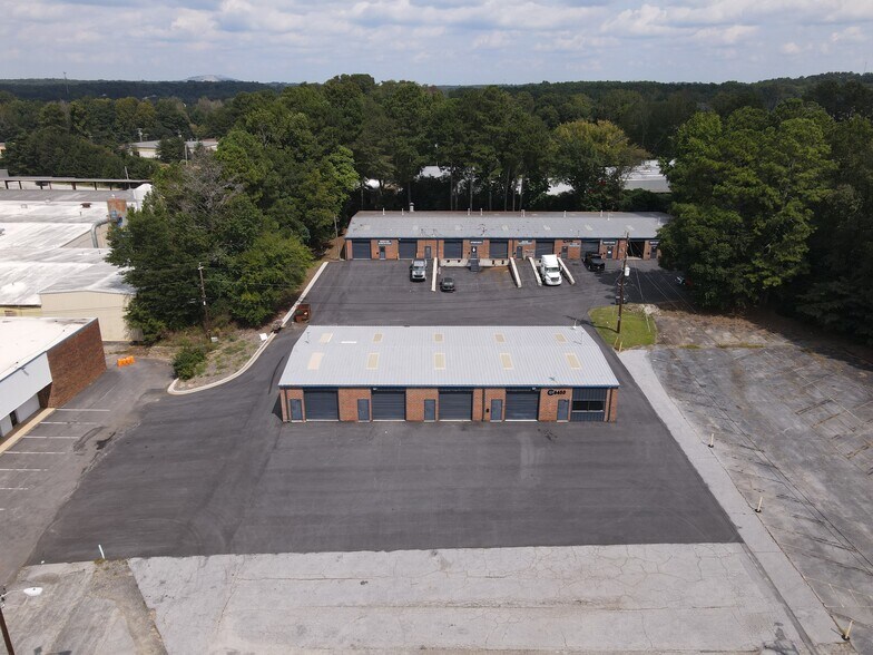 More Photos Of 6450-6456 Old Hillandale Dr, Lithonia Warehouse For Lease
