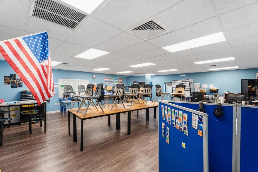 More Photos Of 2580-2590 SE Willoughby Blvd, Stuart Warehouse For Sale