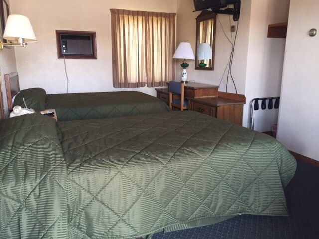 More Photos Of 100 Silver St, Hurley Hotel For Sale