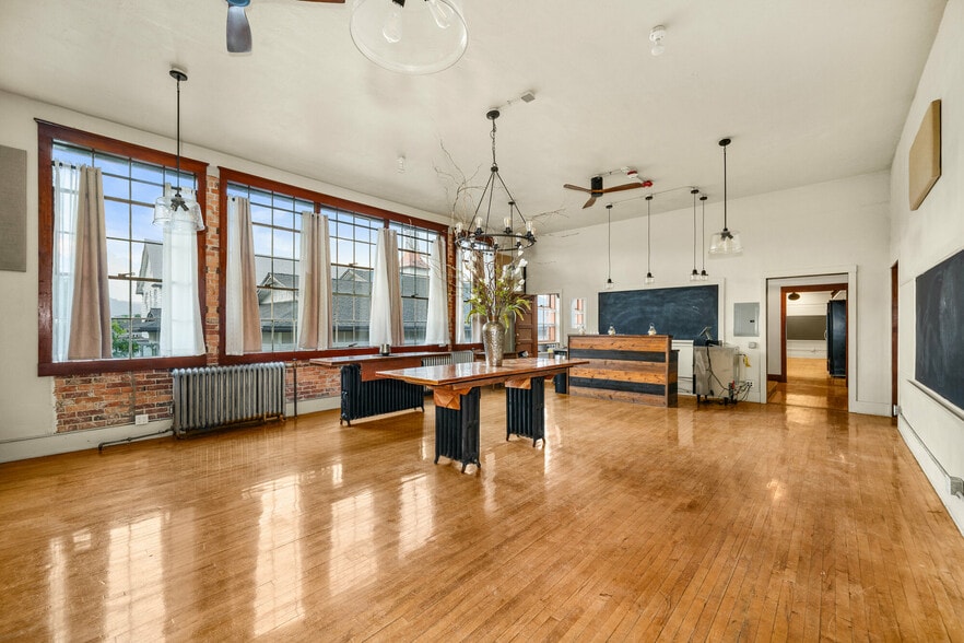 More Photos Of 508 E Main Ave, Chewelah Office For Sale