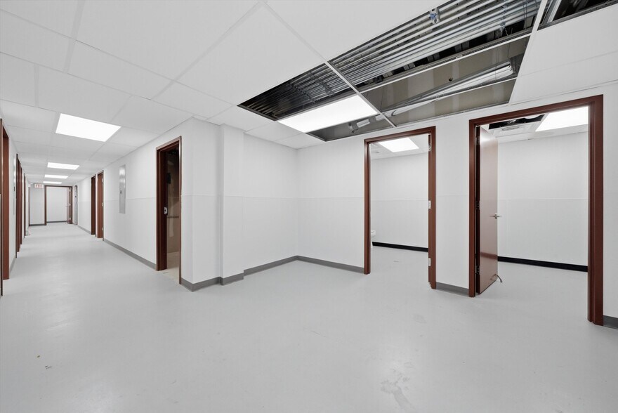 More Photos Of 2201 W Howard St, Chicago Restaurant For Lease