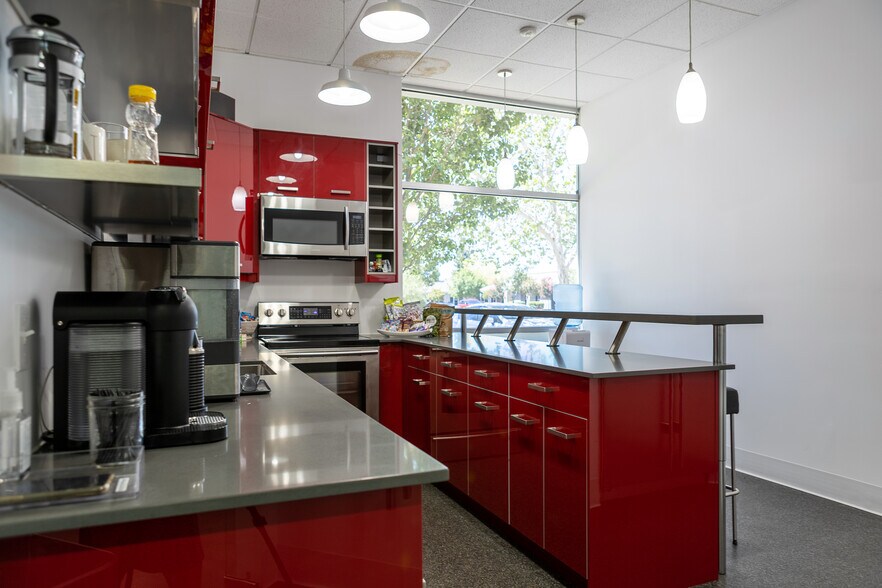 More Photos Of 950 Reserve Dr, Roseville Loft Creative Space For Lease