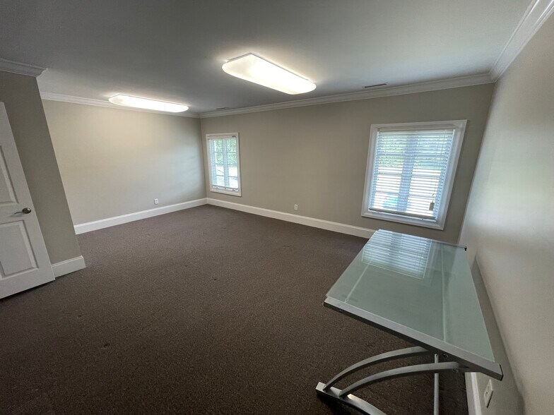 More Photos Of 2719 Graves Dr, Goldsboro Office For Lease