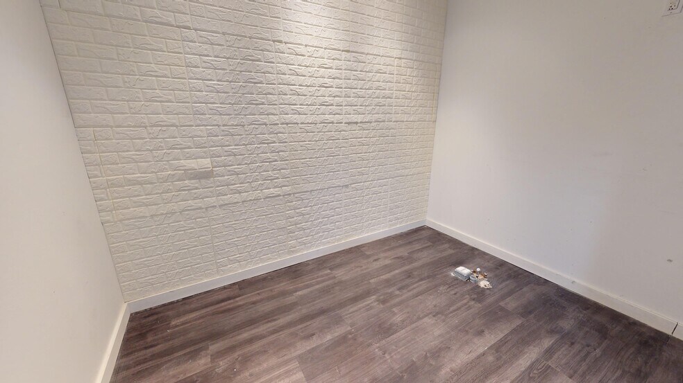 More Photos Of 20 Warren St, New York Medical For Lease