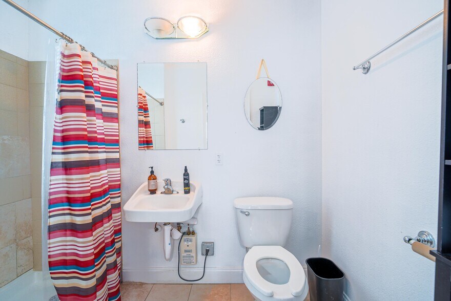 More Photos Of 2531 Central Ave, Saint Petersburg Coworking Space