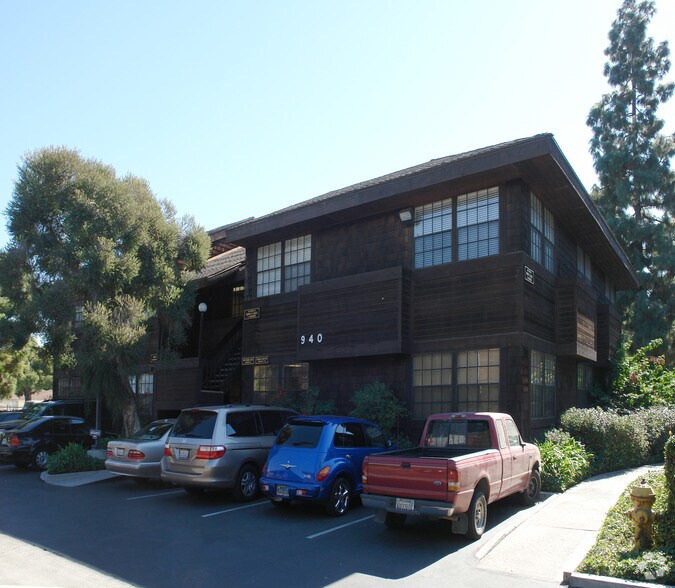 More Photos Of 940 W 17th St, Santa Ana Unknown For Lease