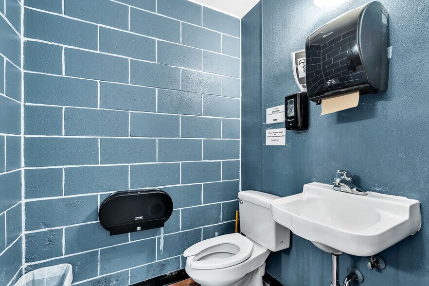 More Photos Of 2025-2027 W Colorado Ave, Colorado Springs Freestanding For Sale