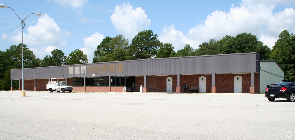 More Photos Of 2908-2920 Trent Rd, New Bern Department Store For Lease