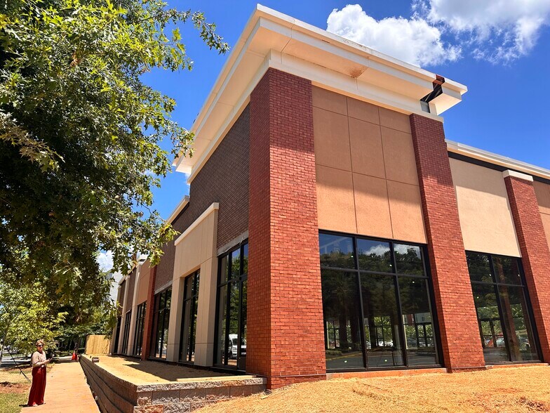 More Photos Of 3335 Potomac River Pkwy, Charlotte General Retail For Lease
