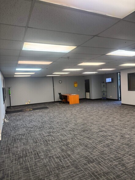 More Photos Of 600 Ellis Rd N, Jacksonville Warehouse For Lease