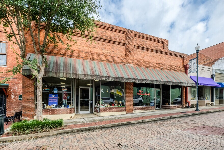 More Photos Of 110-112 Trinity St, Abbeville Storefront For Sale