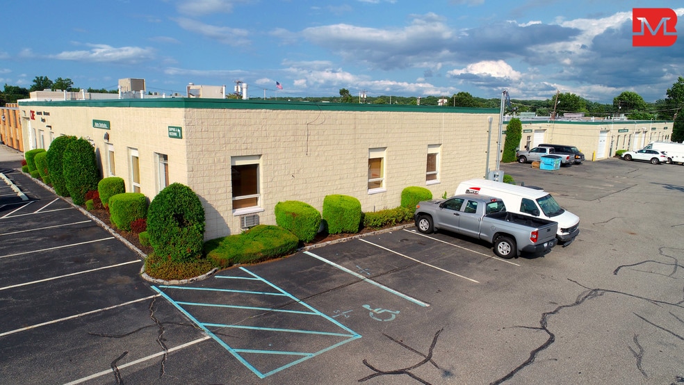 More Photos Of 14-38 East Mall, Plainview Warehouse For Lease