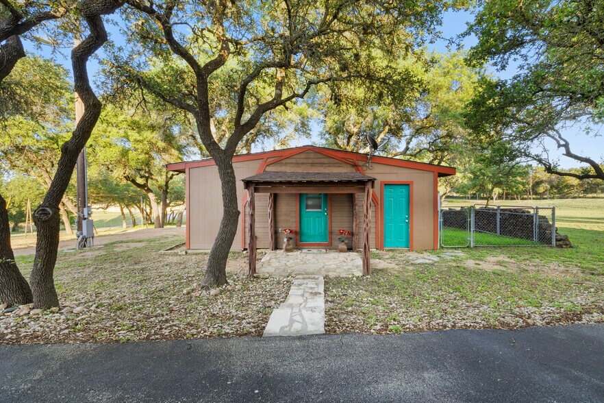 More Photos Of 101 Rolling Hills Rd, Blanco Specialty For Sale