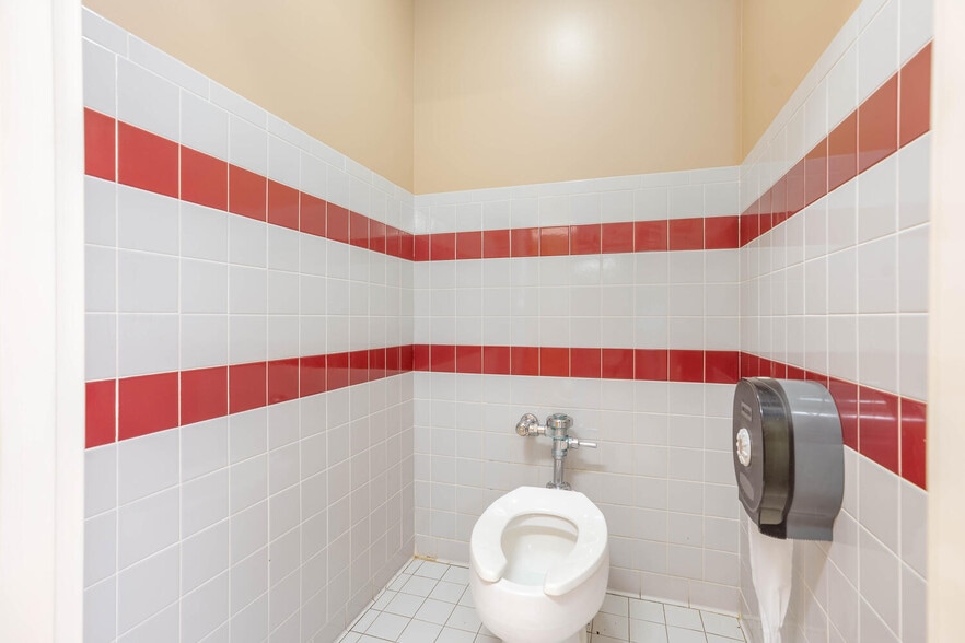 More Photos Of 2081 Mesa Valley Way, Austell Specialty For Sale