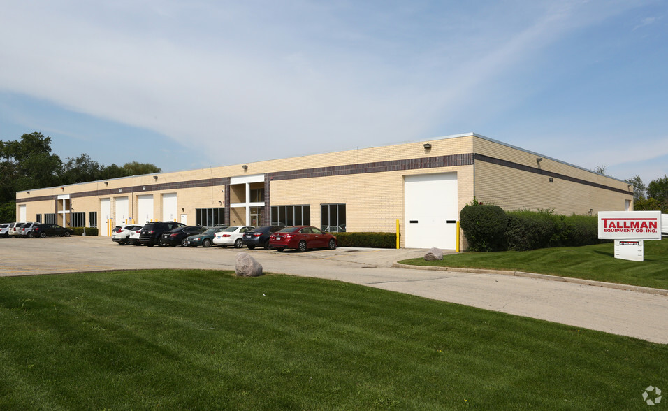 Primary Photo Of 656-674 County Line Rd, Bensenville Warehouse For Lease