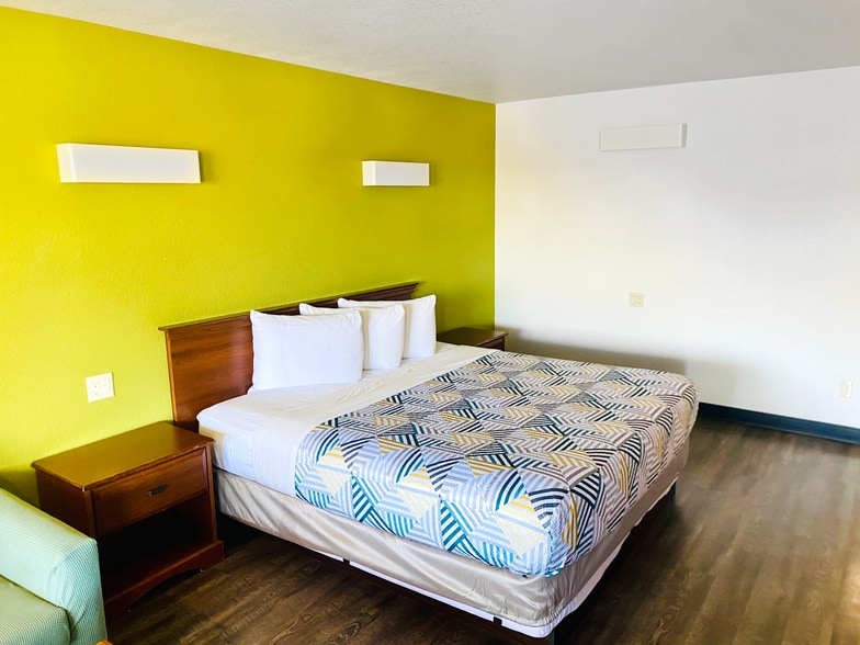 More Photos Of 825 E F St, Oakdale Hotel For Sale