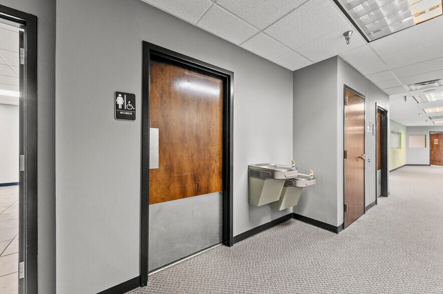 More Photos Of 3730 S Elizabeth St, Independence Medical For Lease