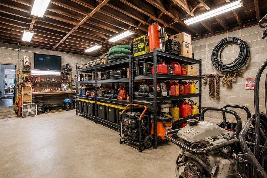 More Photos Of 152 Railroad St, Huntington Warehouse For Sale