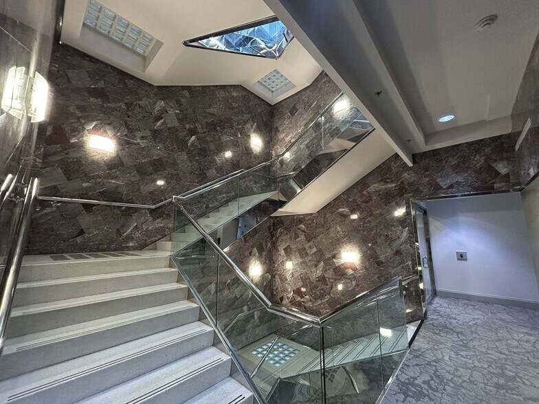 More Photos Of 4901 Hunt Rd, Blue Ash Office For Lease