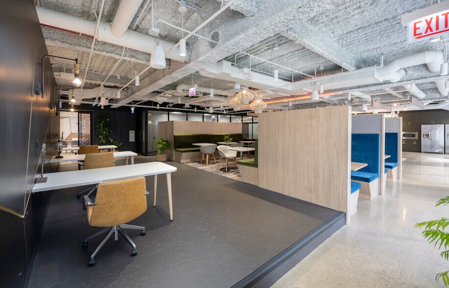 More Photos Of 230 W Monroe St, Chicago Office For Lease