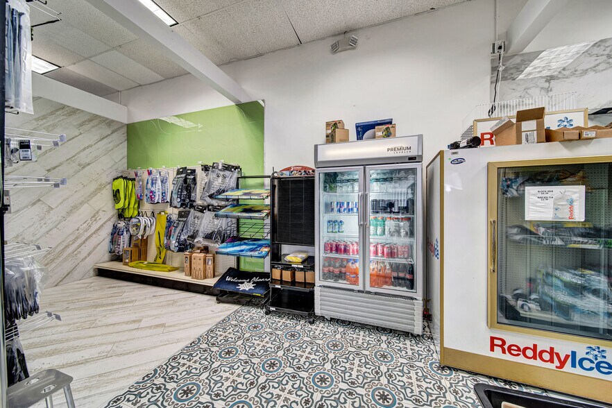 More Photos Of 14951 S Dixie Hwy, Palmetto Bay Freestanding For Lease