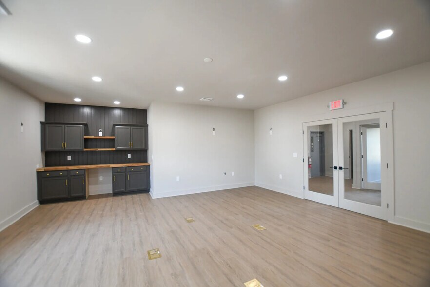 More Photos Of 3105 9th Ave SW, Huntsville Flex For Lease