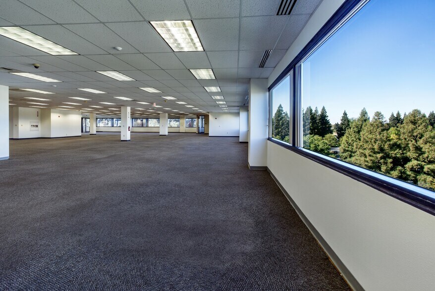 More Photos Of 2535 Capitol Oaks Dr, Sacramento Office For Lease