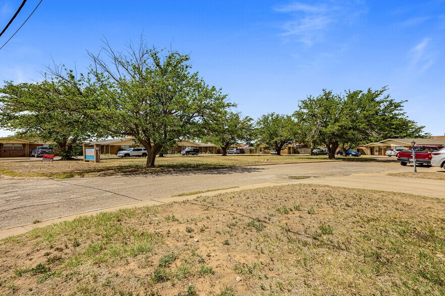 More Photos Of 501-524 Plaza Dr, Slaton Apartments For Sale