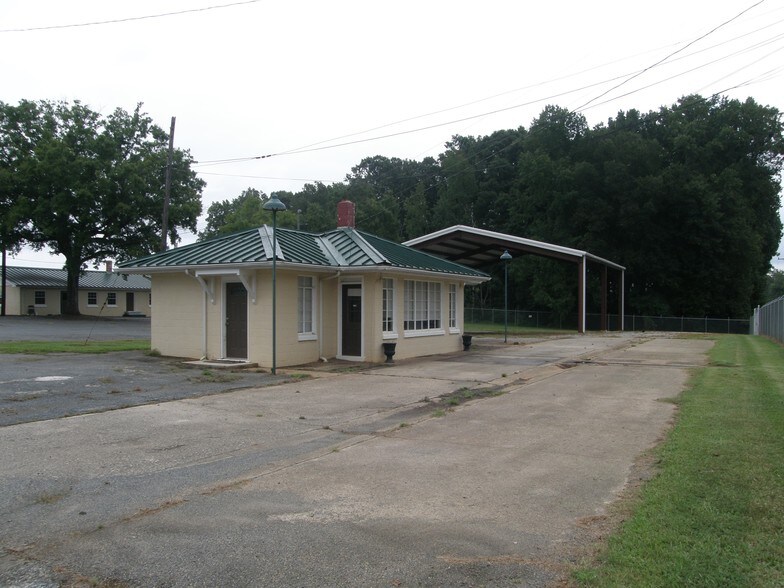 More Photos Of 1625 N US Highway 29, Salisbury Flex For Sale