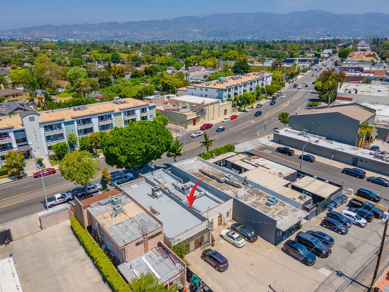 More Photos Of 4708-4710 W Magnolia Blvd., Burbank General Retail For Sale