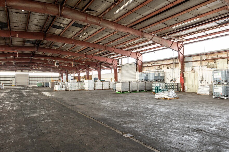 More Photos Of 3710-3719 E Us-90, Lake City Manufacturing For Lease