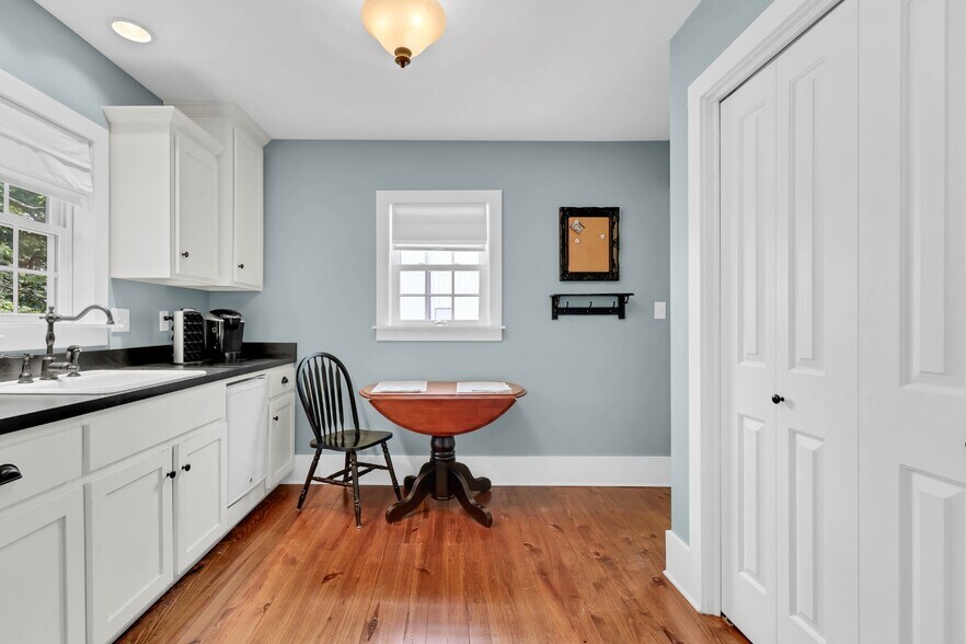 More Photos Of 451 Rossview Rd, Clarksville Office For Sale