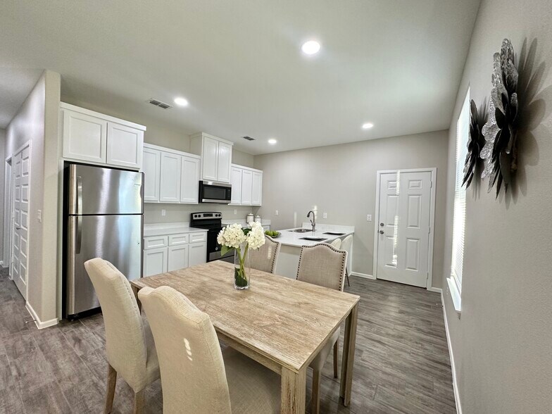 More Photos Of 1014 Starr St, Mercedes Apartments For Sale