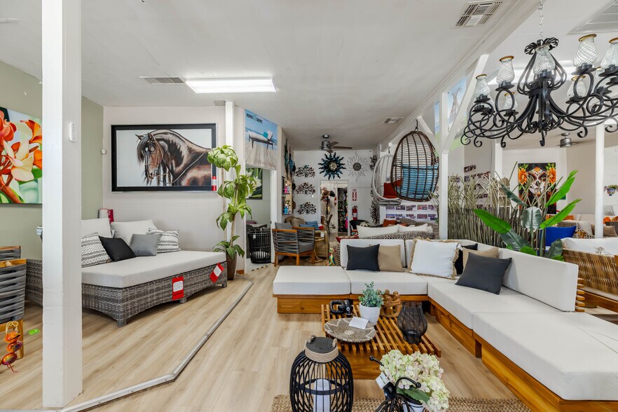 More Photos Of 1950 N Panam Expy, San Antonio Freestanding For Sale