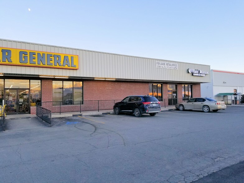 More Photos Of 1978-1990 N Bluff St, Fulton Storefront For Lease