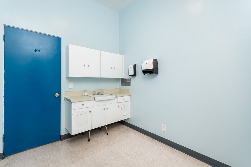 More Photos Of 1533 Alamitos Ave, Long Beach Medical For Sale