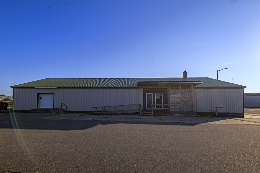 Primary Photo Of 105 Ash Ave NE, Wadena Veterinarian Kennel For Sale