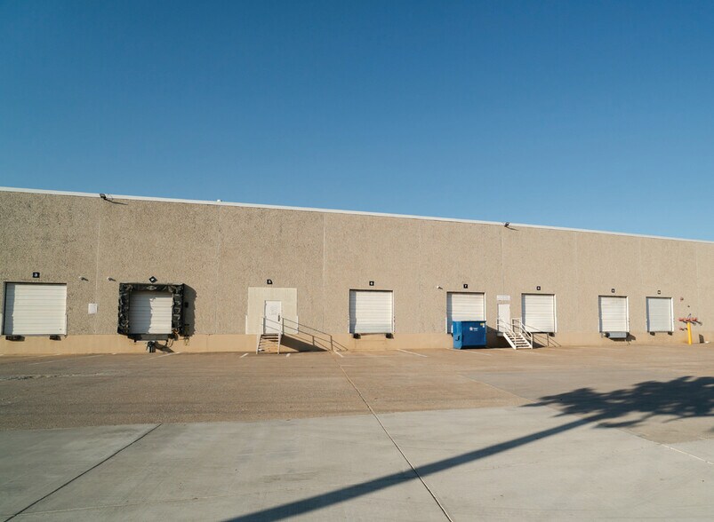 More Photos Of 3535 La Reunion Pky, Dallas Distribution For Lease
