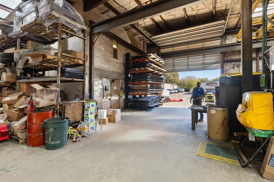 More Photos Of 4931 Grisham Dr, Rowlett Warehouse For Lease