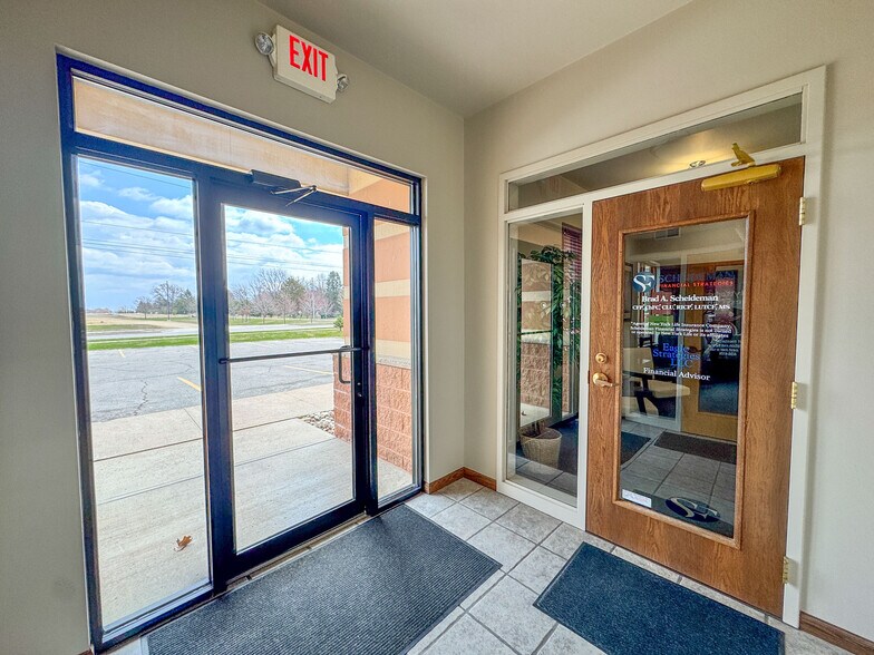 More Photos Of 808 4th St NE, Hampton Office For Sale