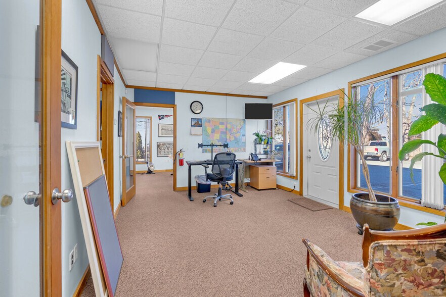 More Photos Of 27 Beach Rd, Monmouth Beach Medical For Lease