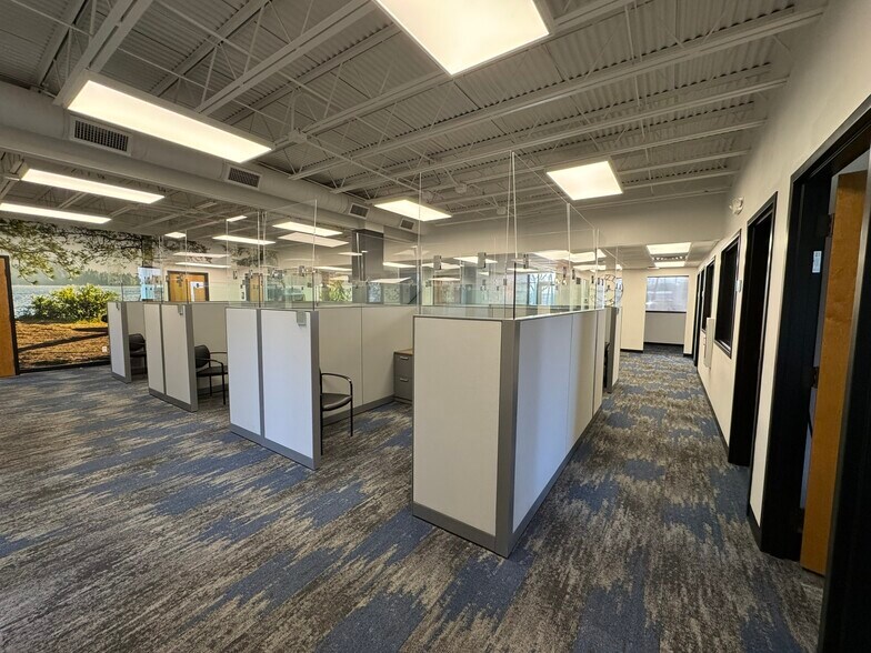 More Photos Of 2958 Gateway Dr, Elkhart Office For Sale